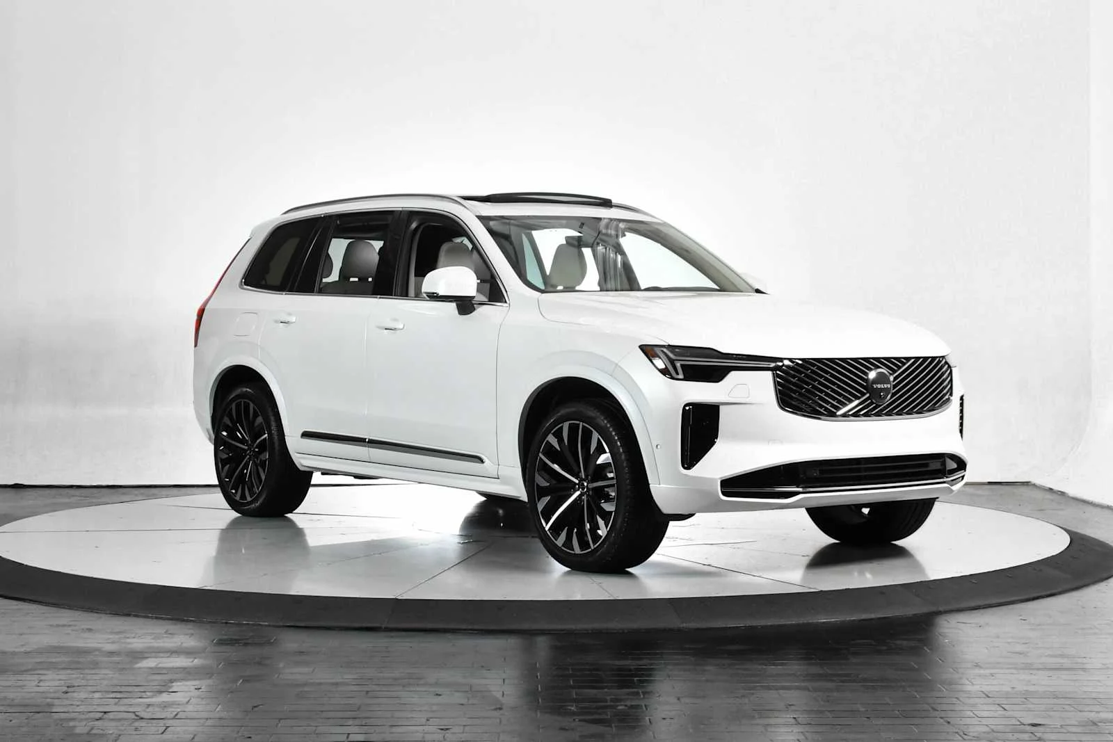 Used 2026 Crystal White Pearl Volvo Ultra image 8