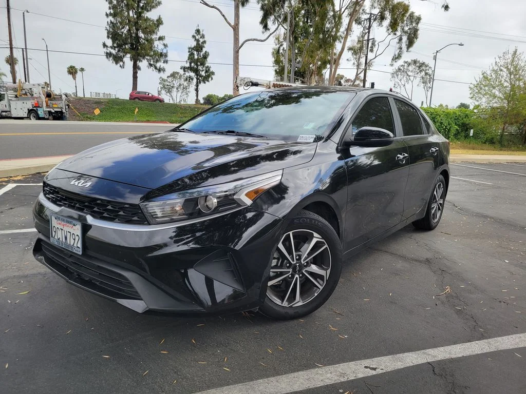 2023 Kia Forte LXS AT's photo