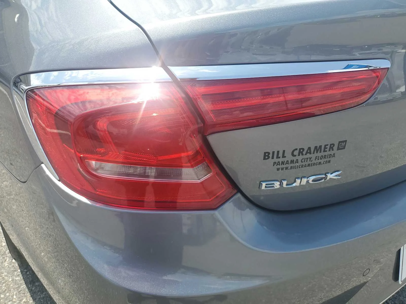 Used 2018 SATIN STEEL METALLIC Buick Essence image 5