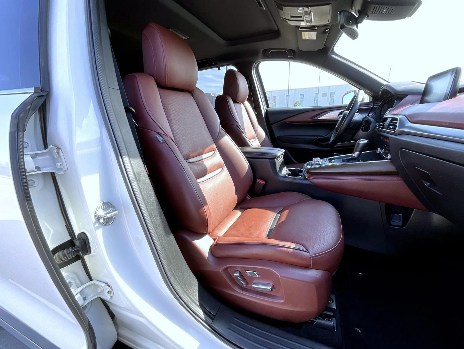 Used 2019 White Mazda Signature image 15
