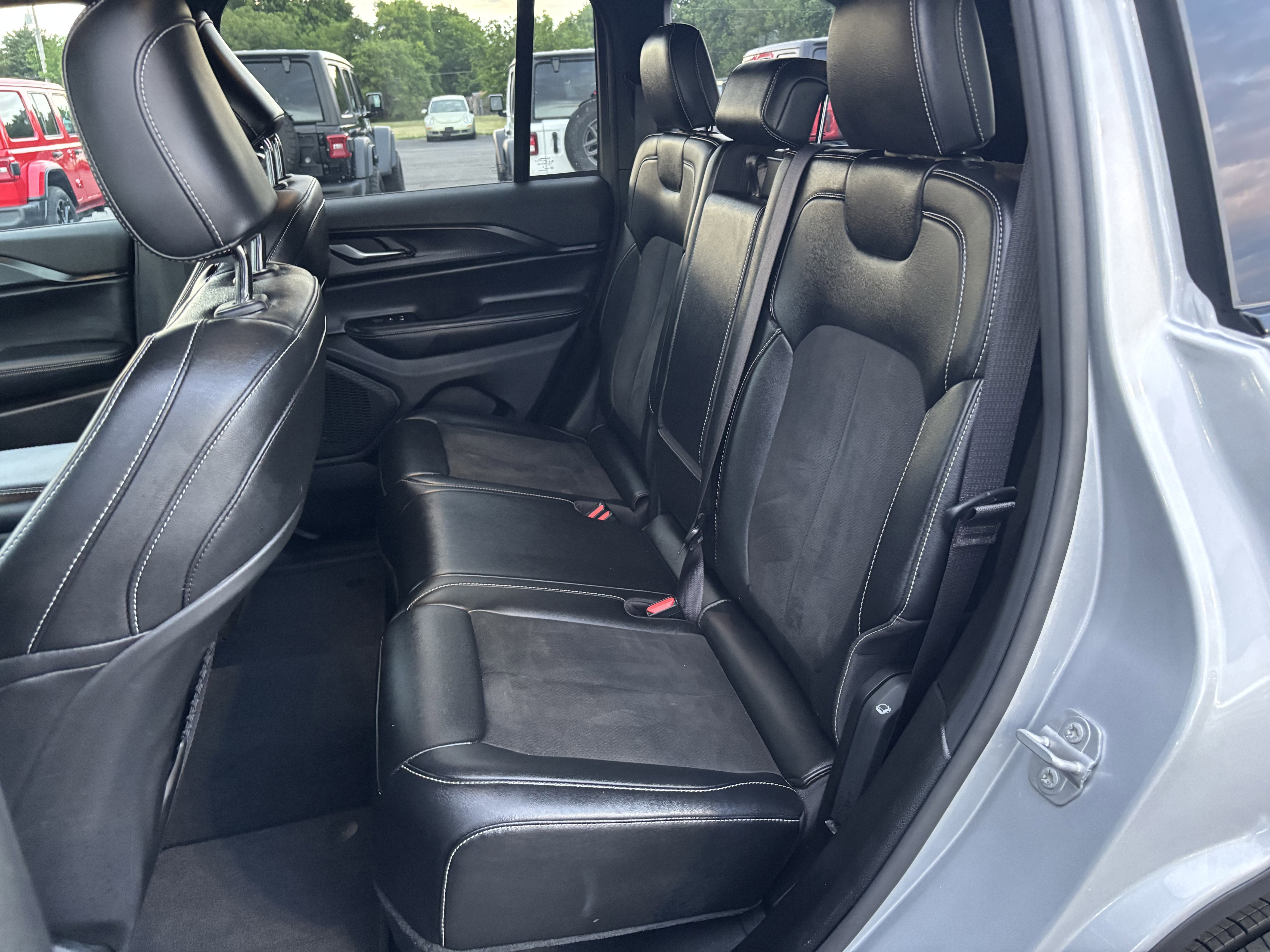 Used 2025 Silver Zynith Jeep Altitude image 23