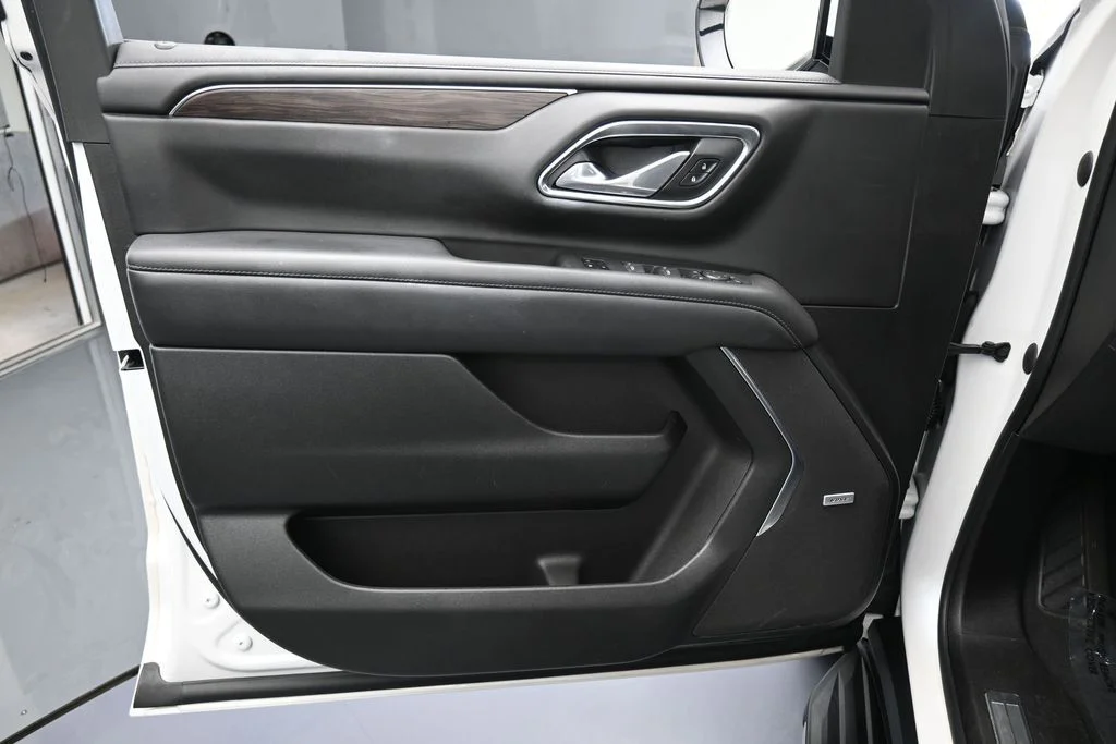 Used 2022 Iridescent Pearl Tricoat Chevrolet LT image 12