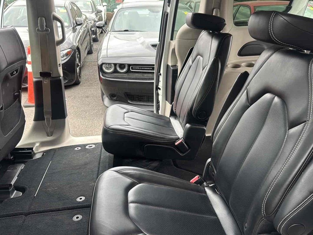 Used 2023 White Chrysler Touring L image 21