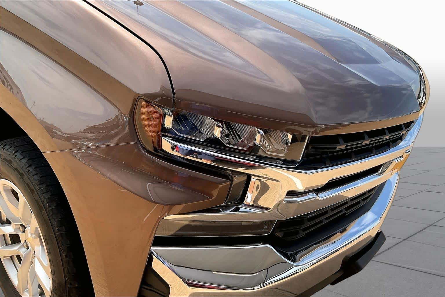 Used 2019 Oakwood Metallic Chevrolet LT image 27