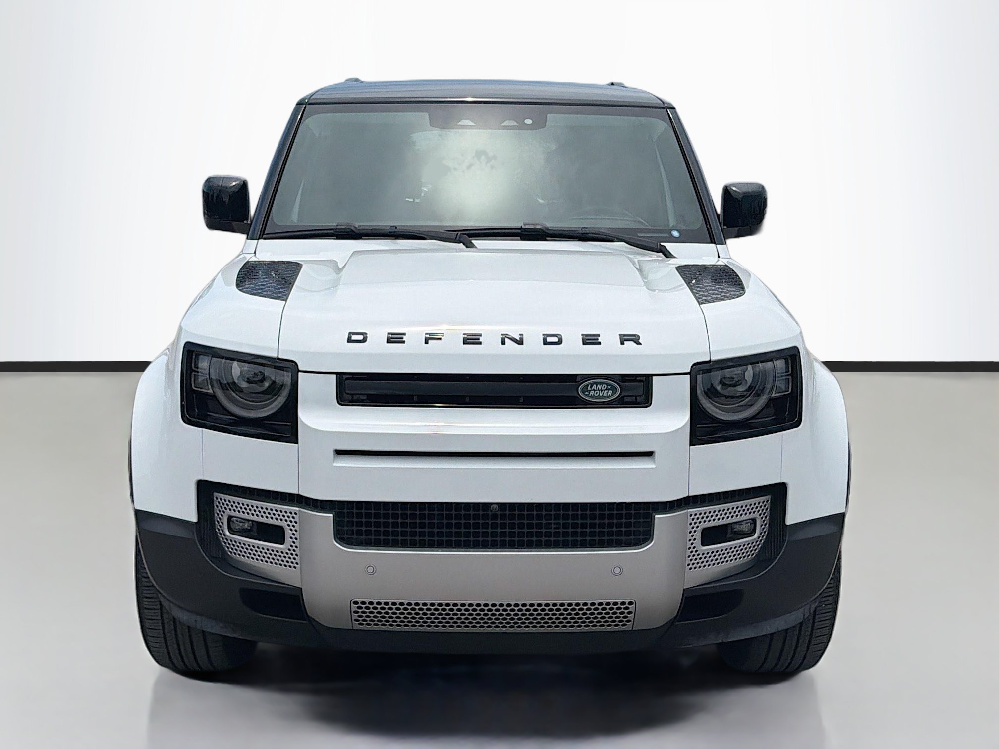 Certified Used 2025 Fuji White Land Rover S image 8