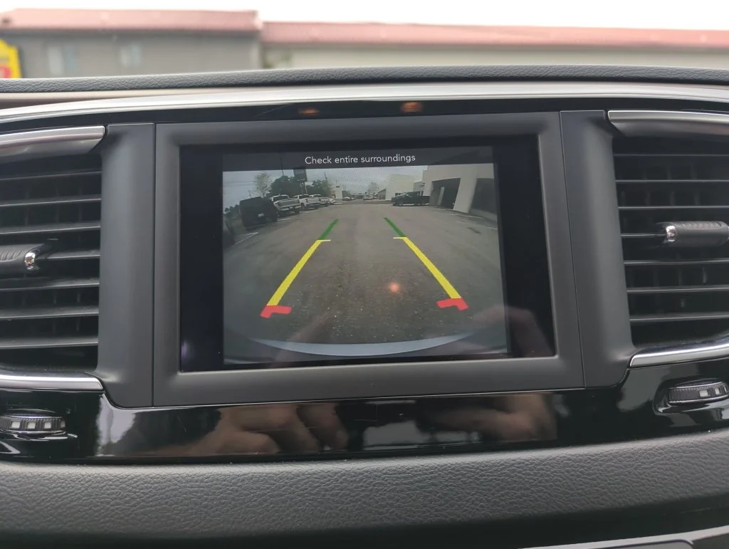 Used 2018 Silver Chrysler L image 24