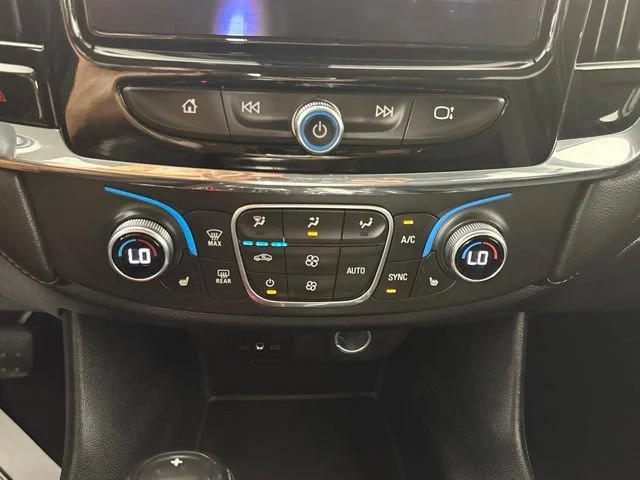 Used 2018 SUMMIT WHITE Chevrolet LT Cloth image 39