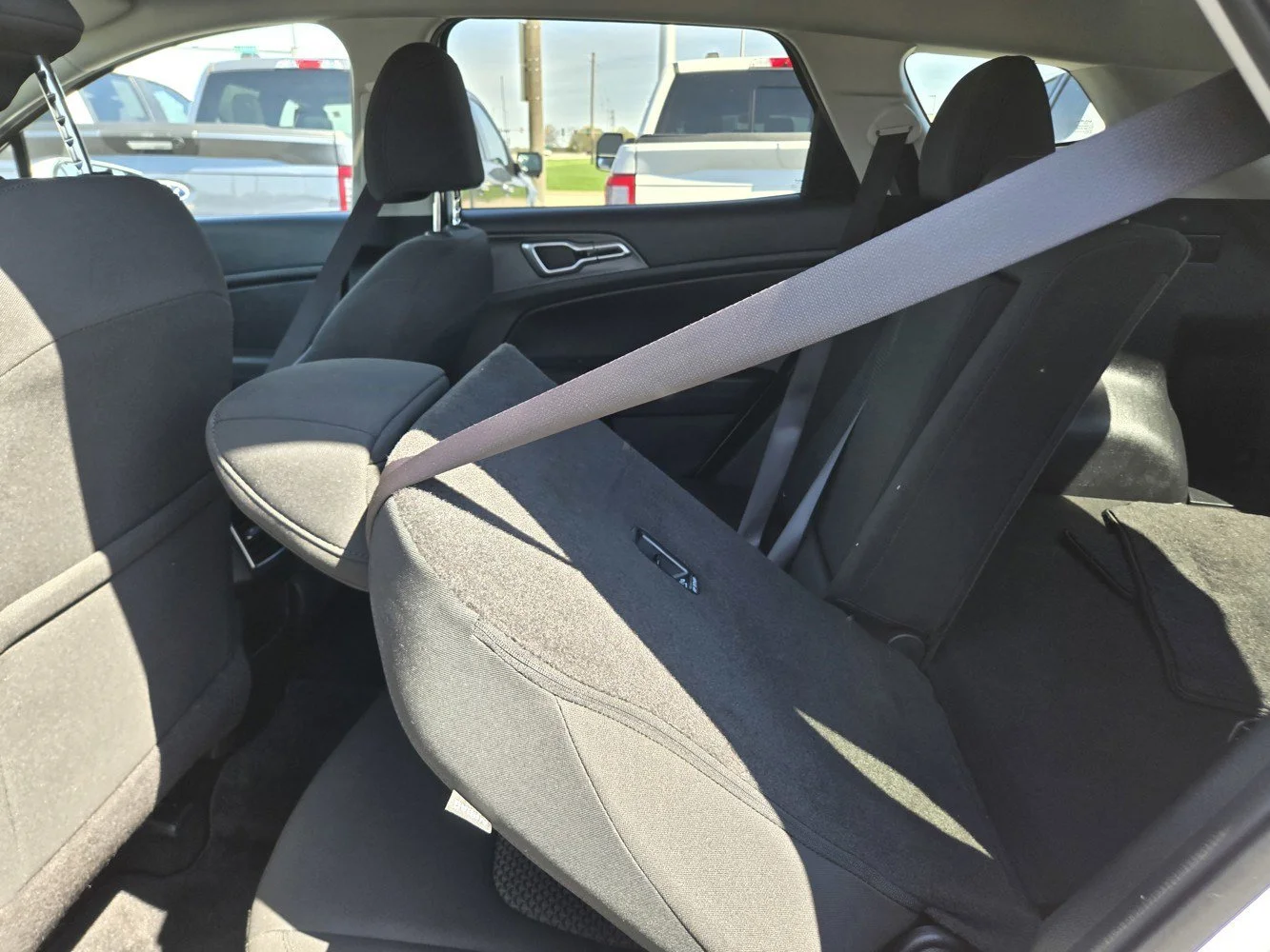 Used 2025 Glacial White Pearl Kia LX image 33