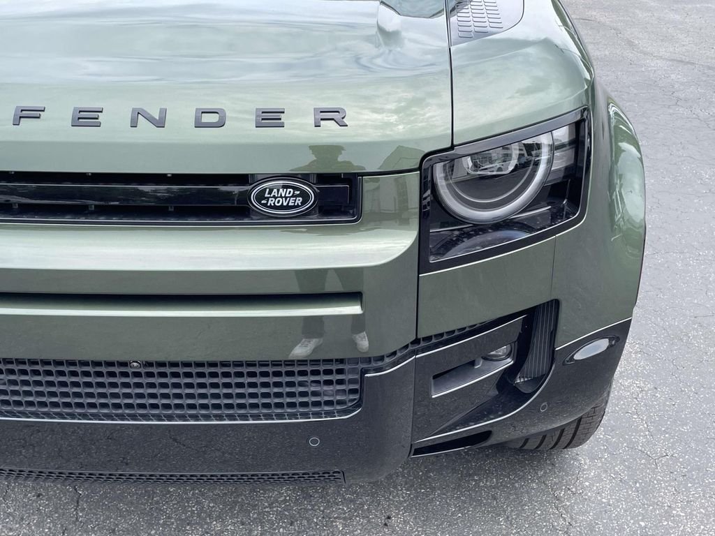 New 2026 Woolstone Green Land Rover X-Dynamic SE image 7