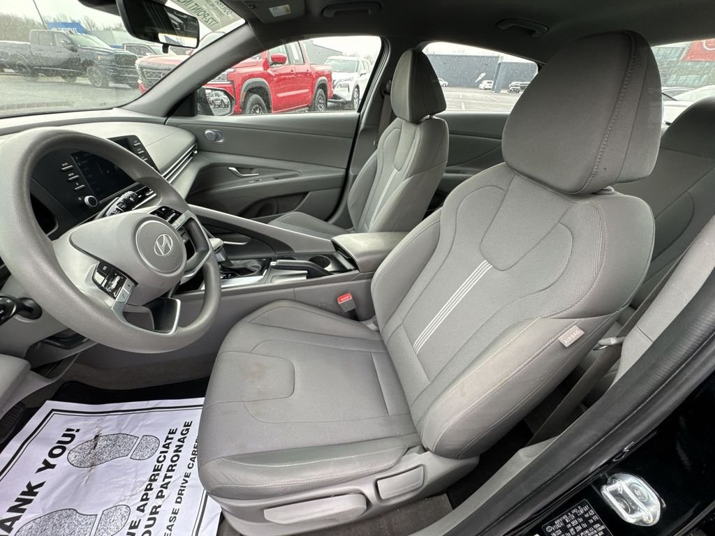 Used 2024 Black Hyundai SE image 11