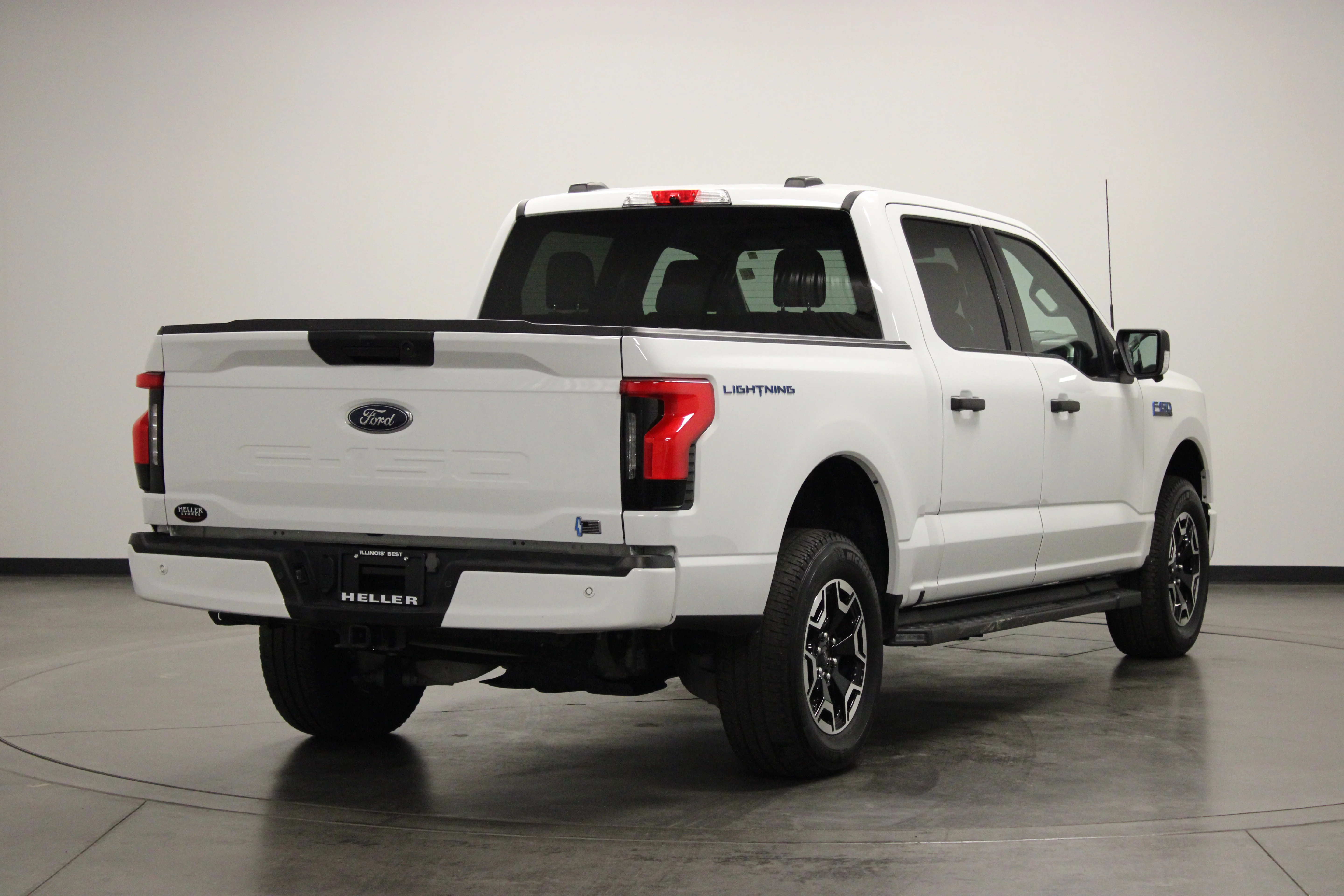 Used 2023 Oxford White Ford XLT image 8