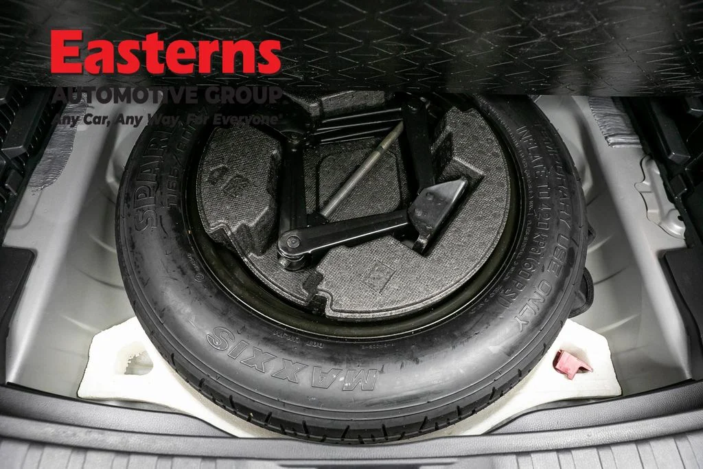 Used 2021 Silver Toyota XLE image 23