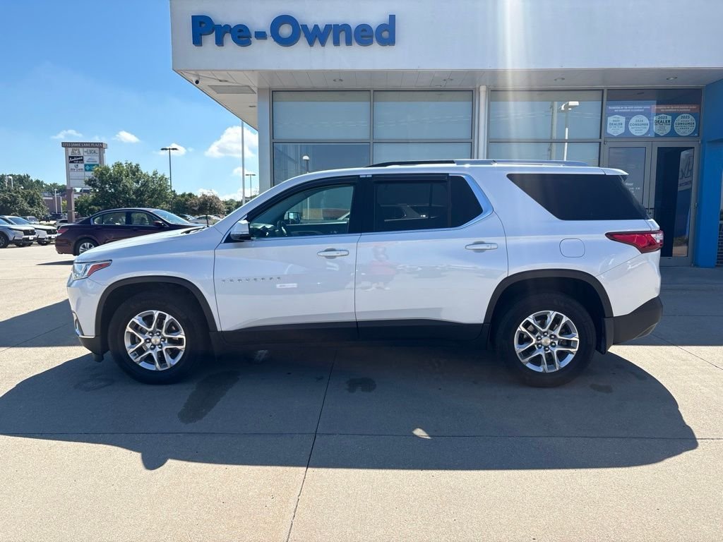Used 2018 Iridescent Pearl Tricoat Chevrolet LT Cloth w/1LT image 8