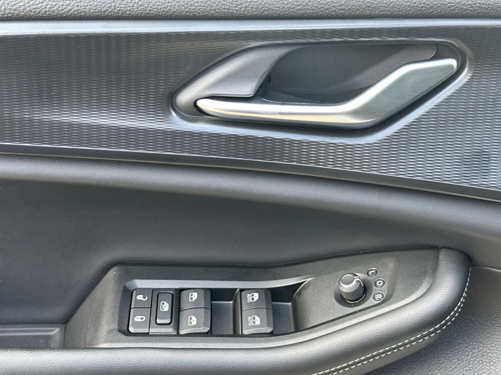 Used 2025 Silver Jeep Altitude X image 21