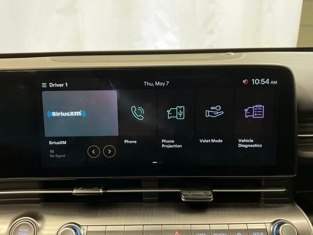 Used 2025 White Hyundai SEL image 18