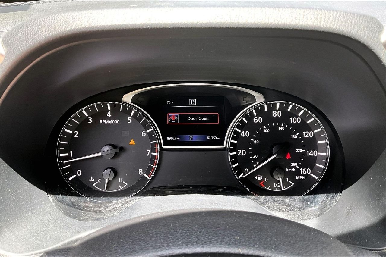Used 2020 Blue Nissan S image 12