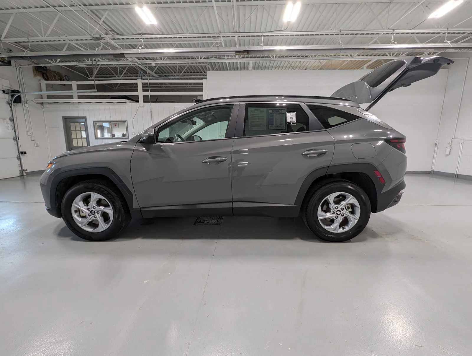 Used 2024 Hampton Gray Hyundai SEL image 12