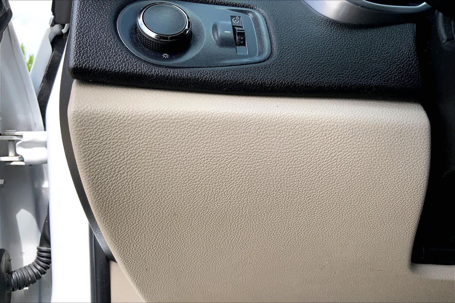 Used 2013 Platinum Ice Tricoat Cadillac Luxury Collection image 33