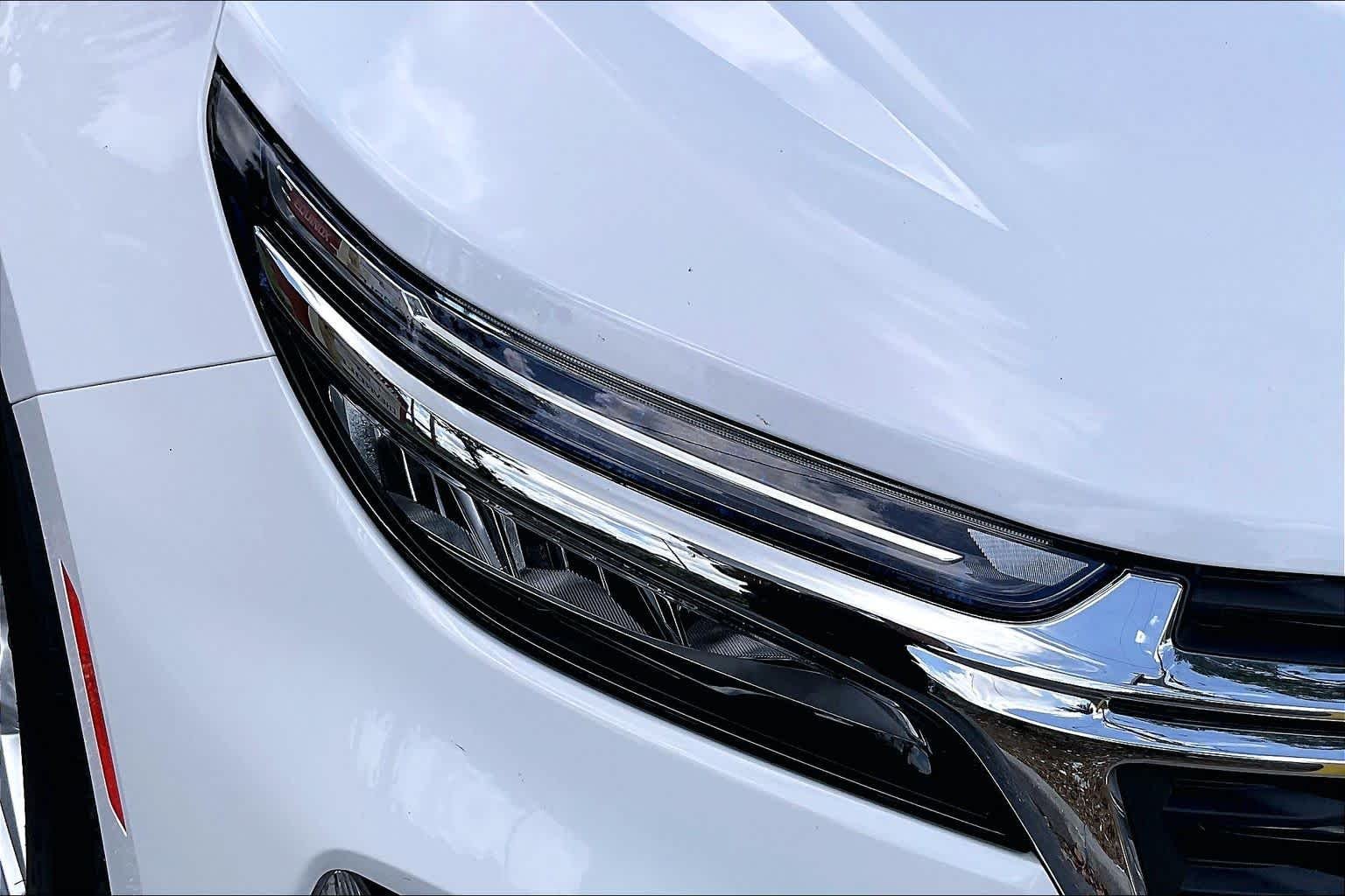 Used 2024 Summit White Chevrolet LT image 27