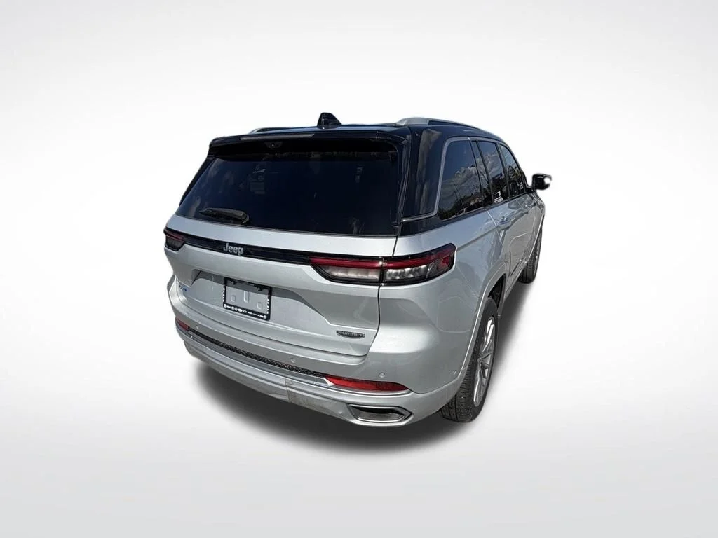 Used 2022 Silver Jeep Summit 4xe image 5
