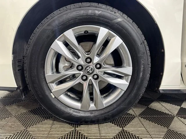 Certified Used 2021 Blizzard Pearl Toyota Limited image 10