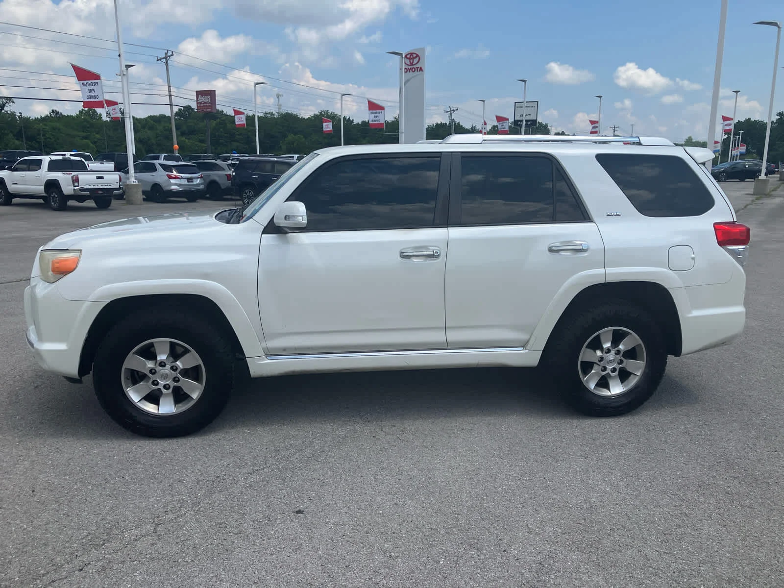 Used 2013 Blizzard Pearl Metallic Toyota SR5 image 4