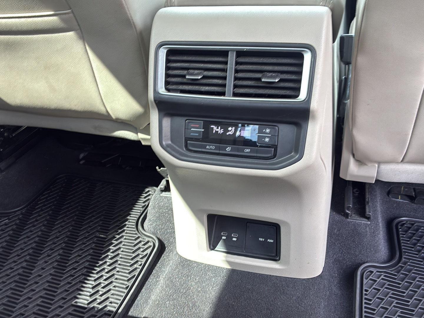 Used 2024 Pure White Volkswagen 2.0T SE w/Technology image 19