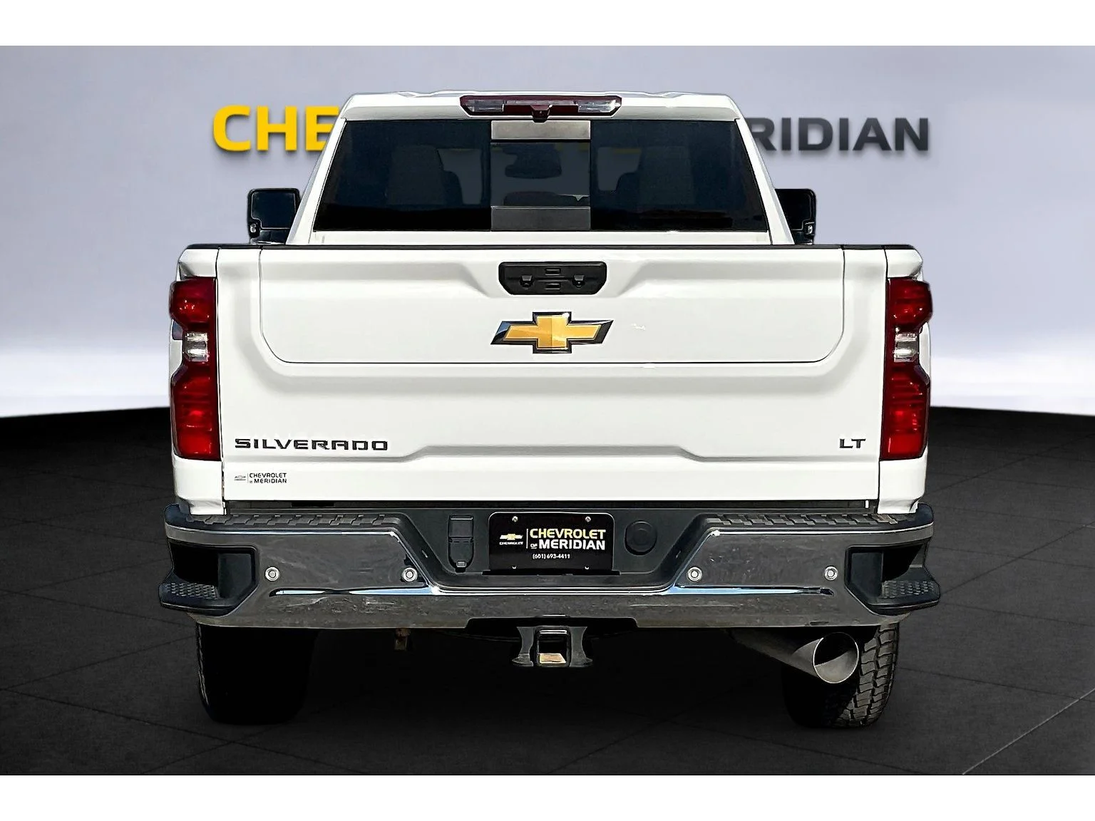 Used 2024 Summit White Chevrolet LT image 4