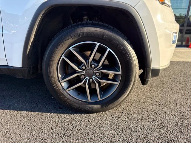 Used 2019 White Jeep Limited image 11