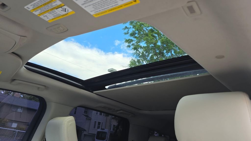 Used 2019 Black Metallic Ford Platinum image 23