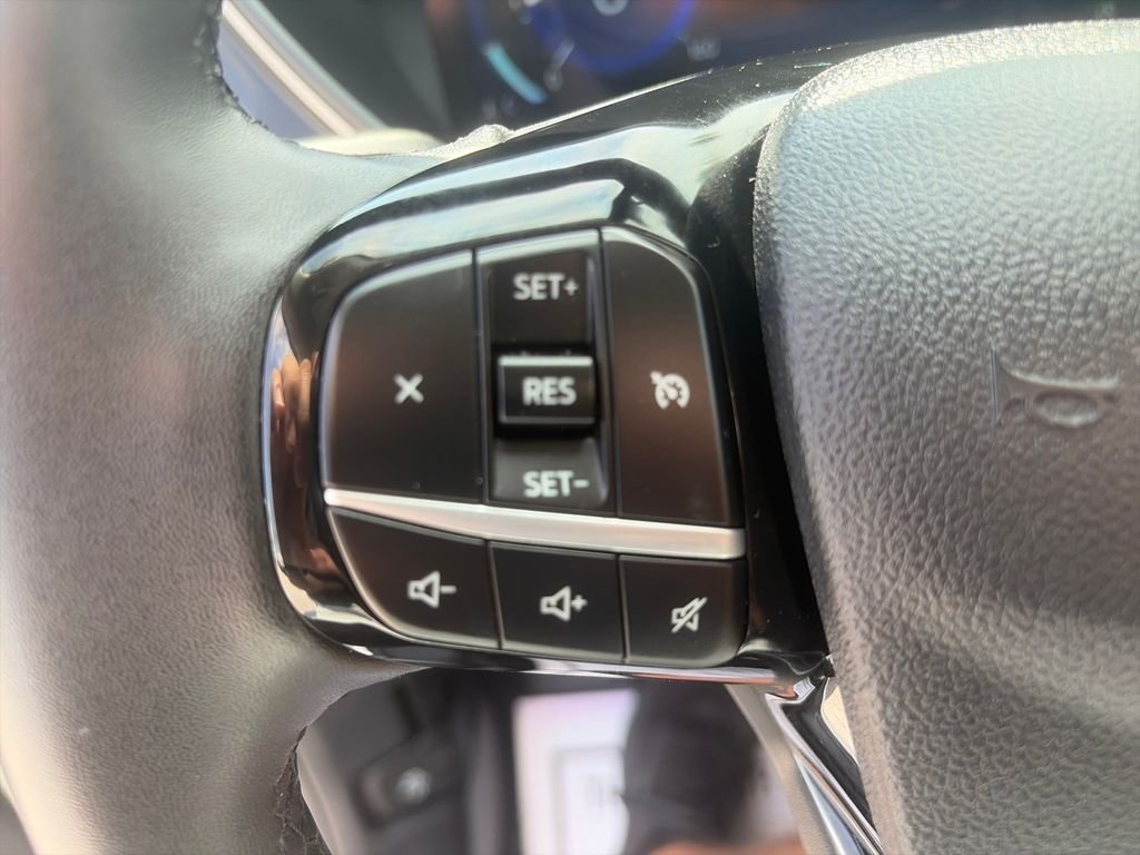 Used 2022 White Metallic Ford SEL image 32