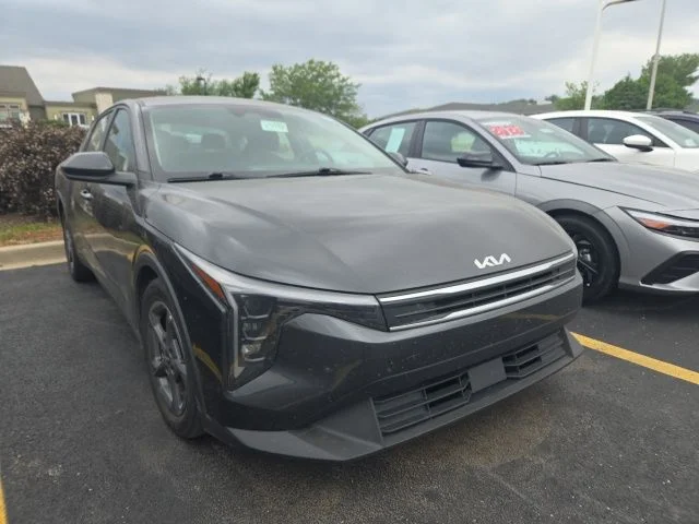 2025 Kia K4 LXS AT's photo