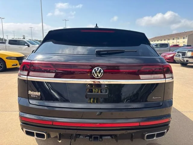 Used 2024 Black Volkswagen 2.0T SEL R-Line image 4