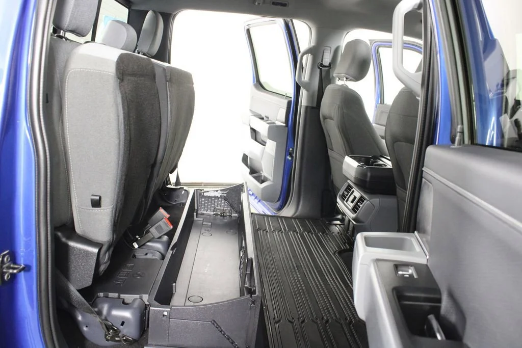 Used 2024 Blue Ford XLT image 13