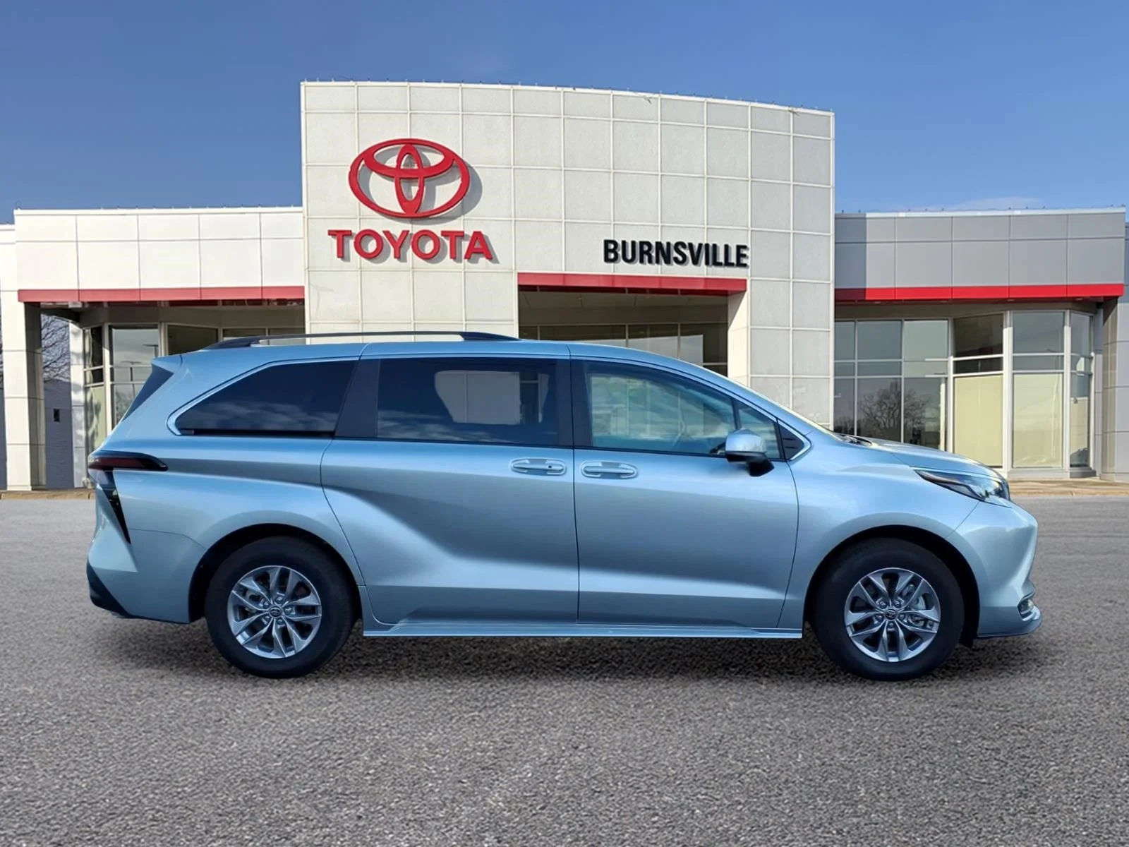 Certified 2025 Toyota Sienna LE with VIN 5TDKSKFCXSS171807 for sale in Burnsville, Minnesota