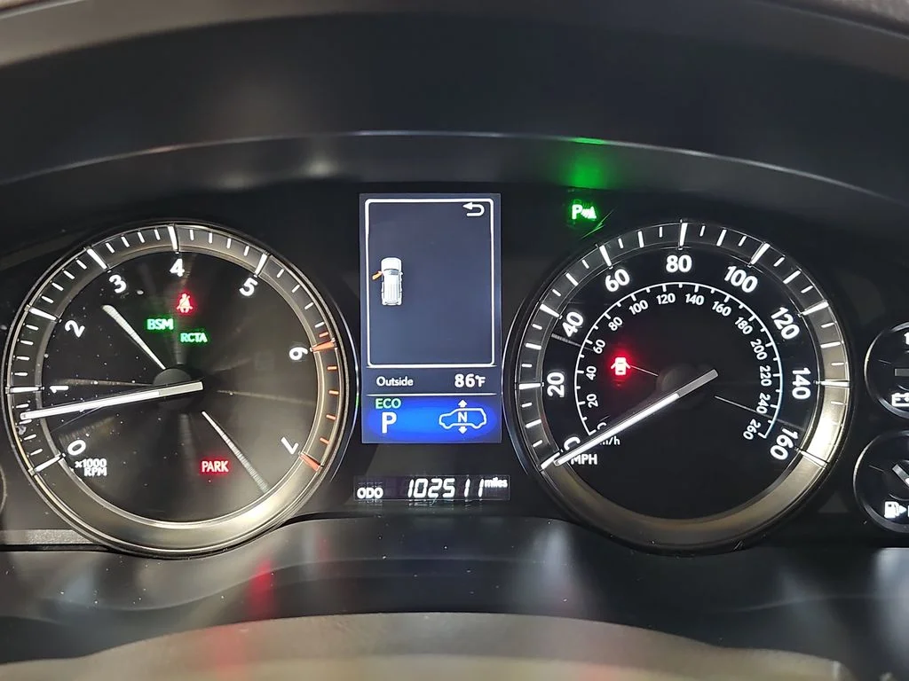 Used 2020 White Lexus 570 image 22