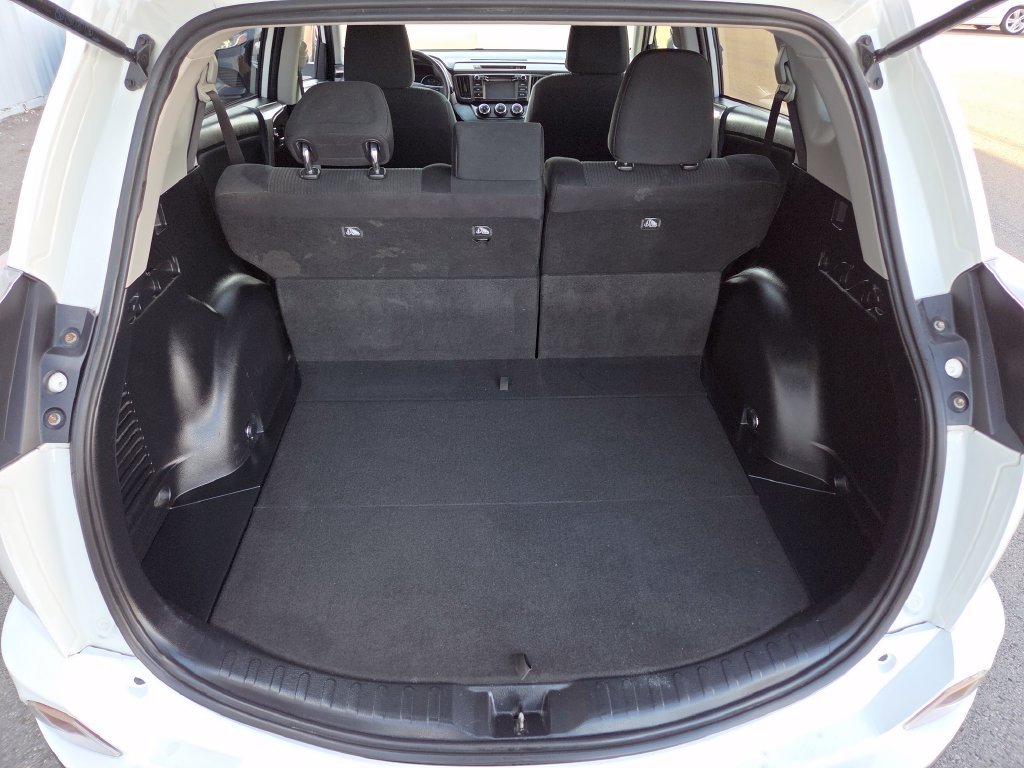 Used 2017 White Toyota LE image 21