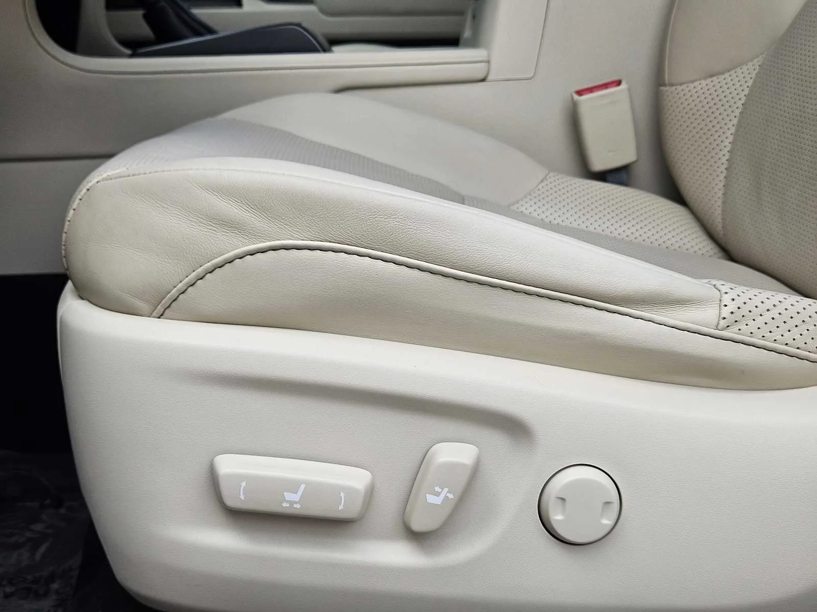 Certified Used 2023 EMINENT WHITE PEARL Lexus Luxury image 18