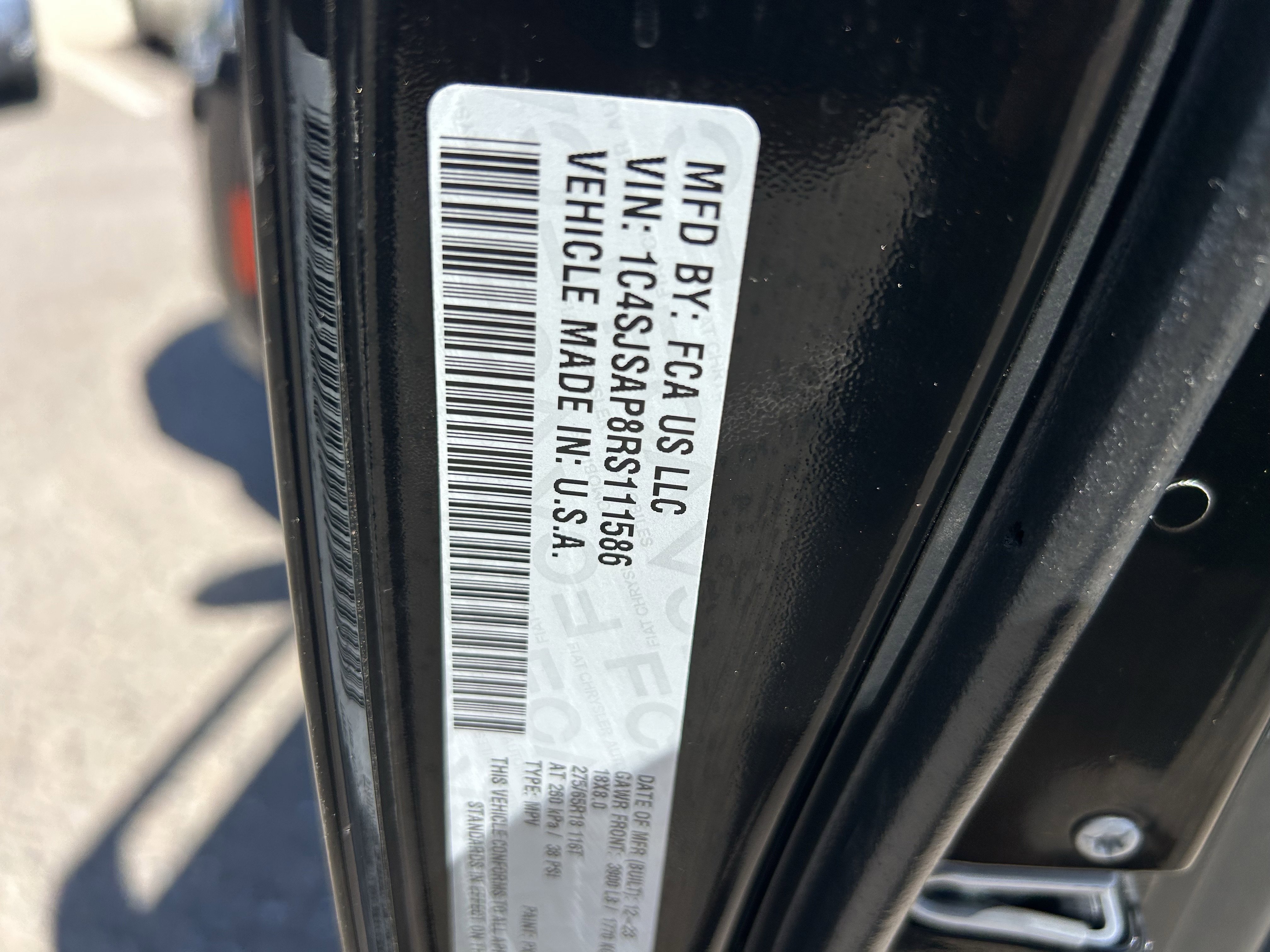 Used 2024 Diamond Black Crystal Pearlcoat Jeep Base image 32