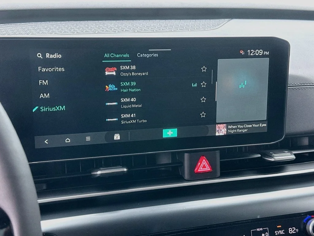 New 2027 Ceramic Silver Kia LXS image 15