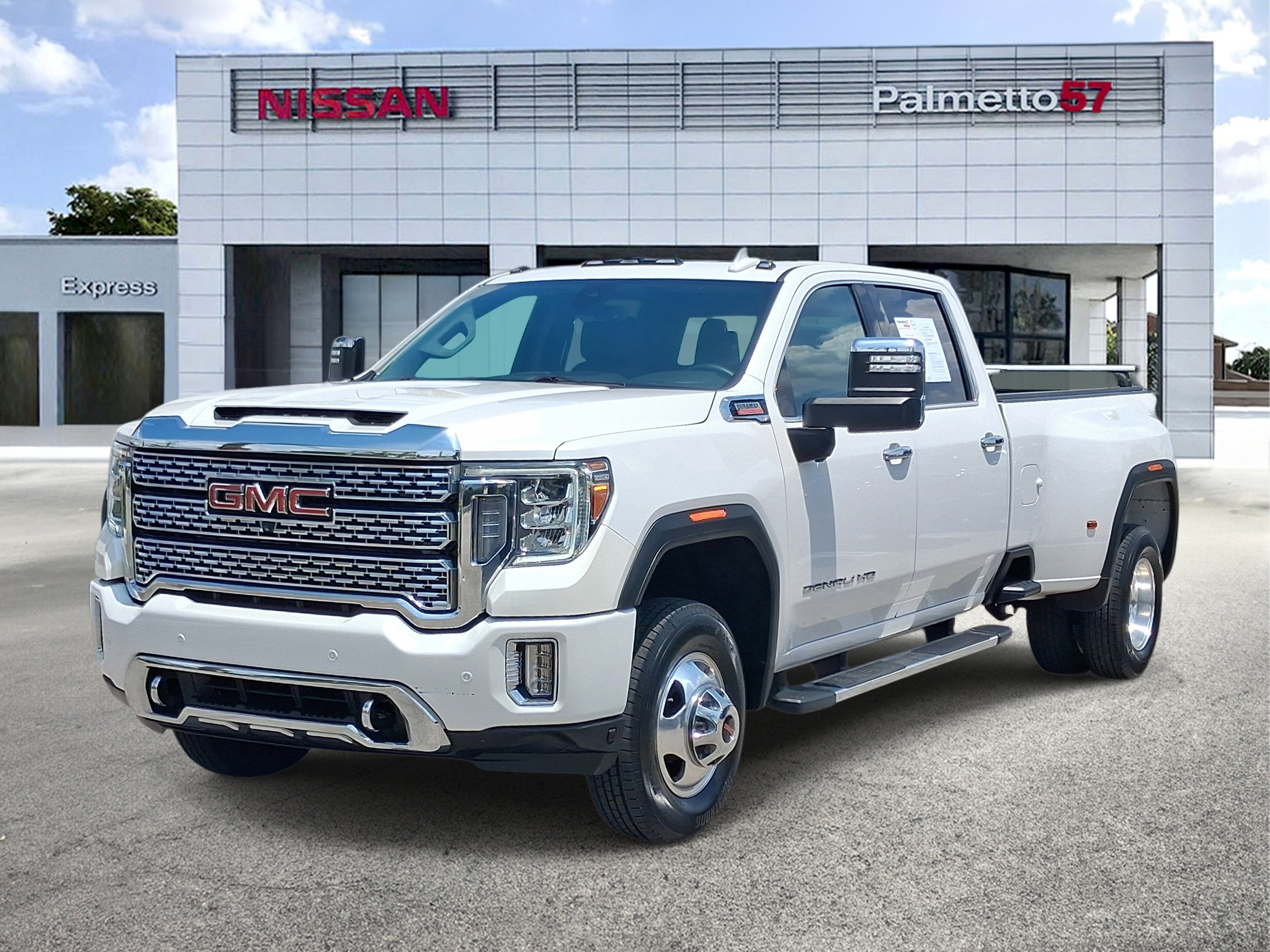 Used 2023 White GMC Denali image 3
