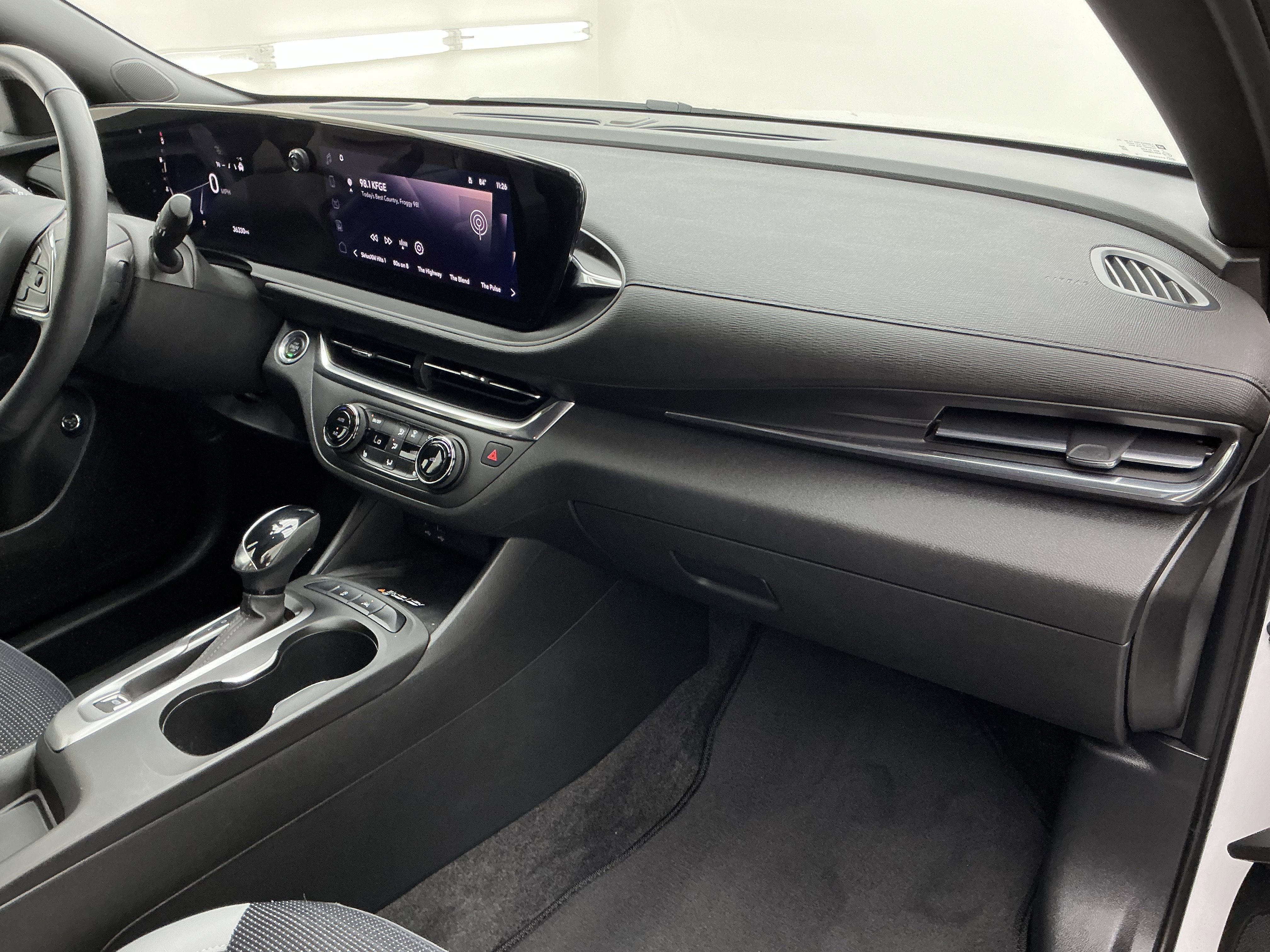 Used 2024 White Frost Tricoat Buick Preferred image 24