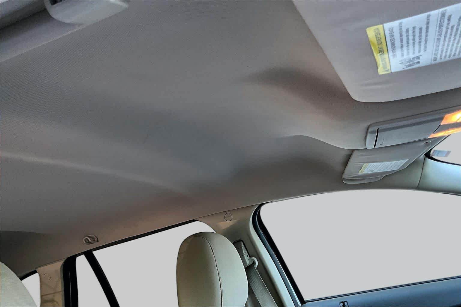 Used 2013 White Suede Ford SE image 14