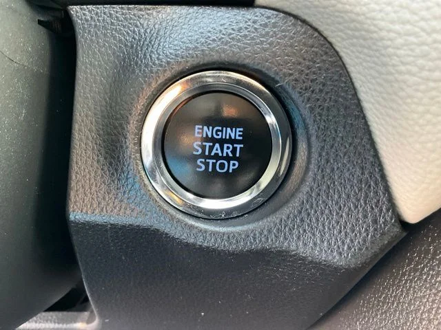 Used 2019 White Toyota XLE Premium image 13