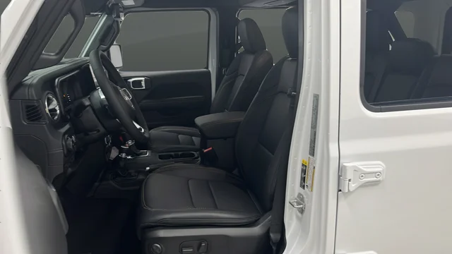 New 2026 Bright White Clear-Coat Exterior Paint Jeep Sahara image 9