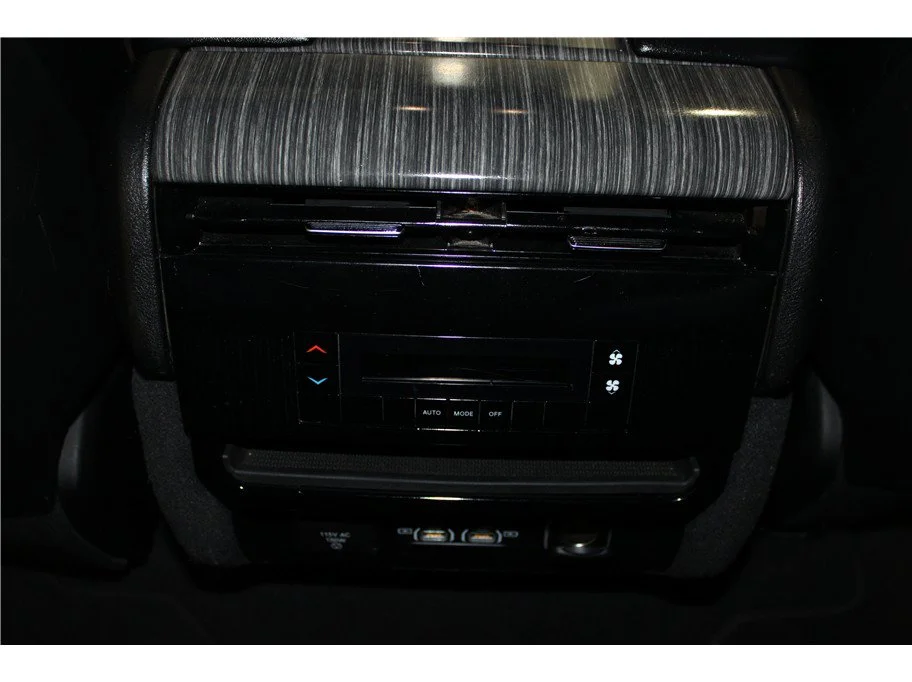 Used 2024 Baltic Gray Metallic Clearcoat Jeep Series II image 17