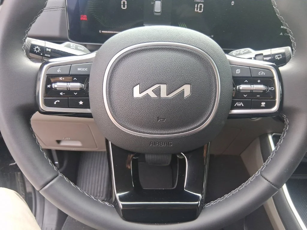 Used 2026 Black Kia LXS image 11