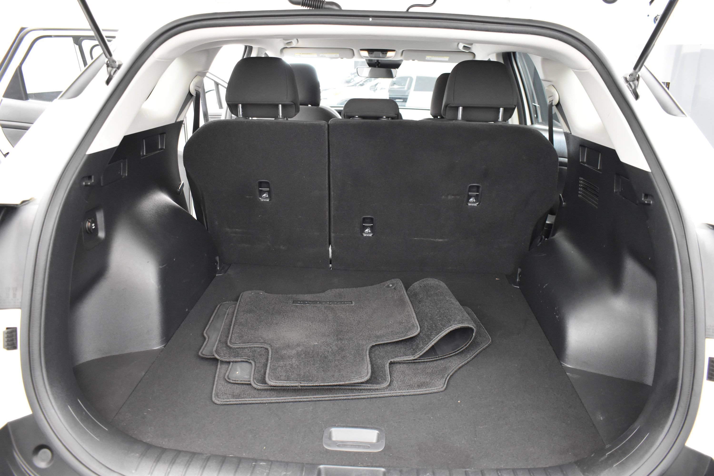 Used 2023 Snow White Pearl Kia LX image 8