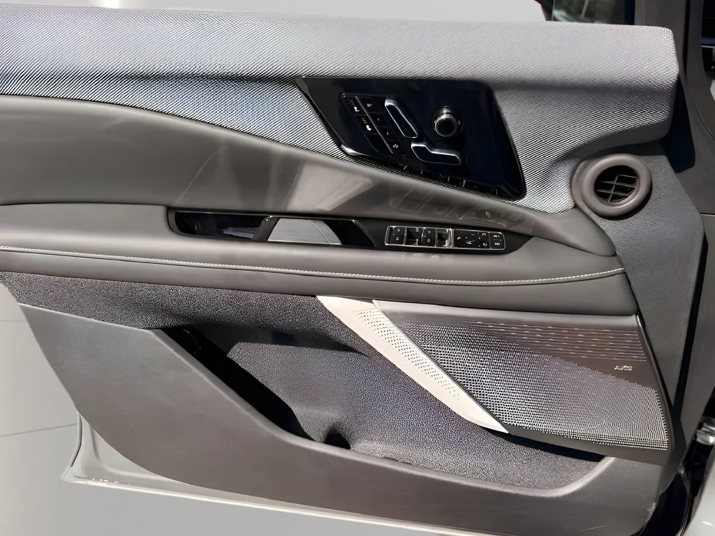 2027 Cadillac OPTIQ Sport - Photo 21
