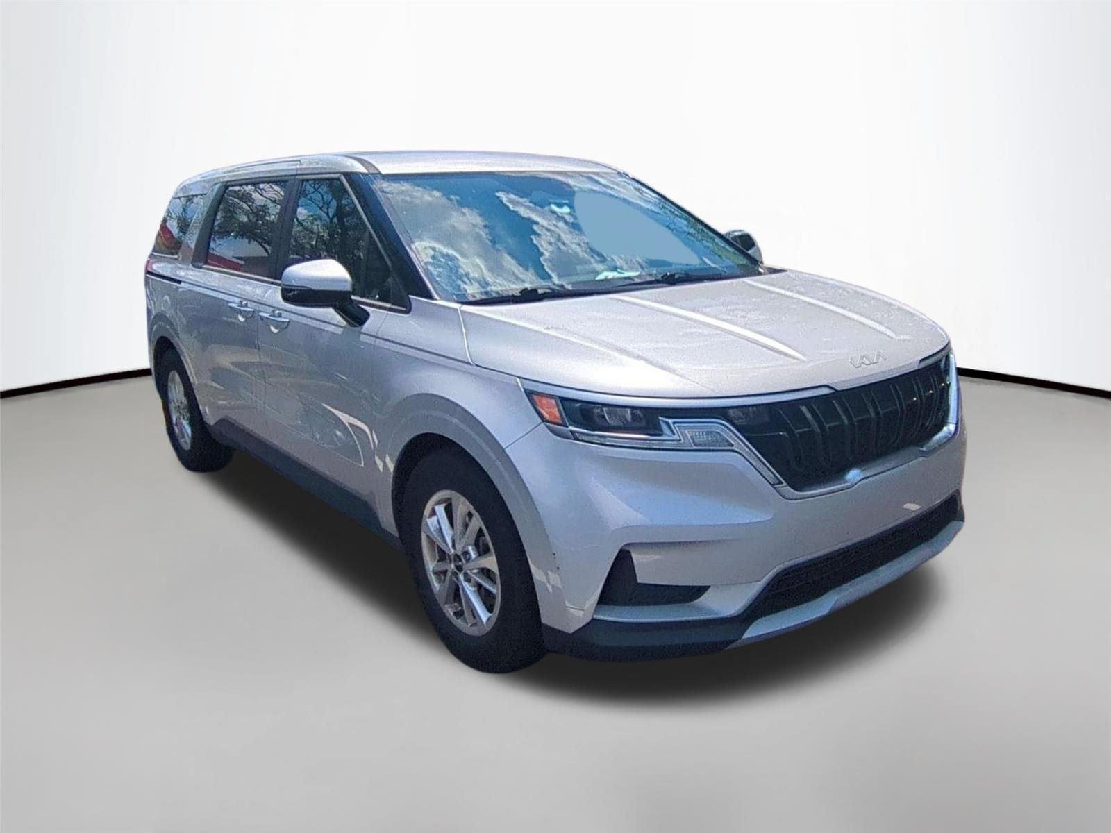 Used 2022 Silky Silver Kia LXS image 3